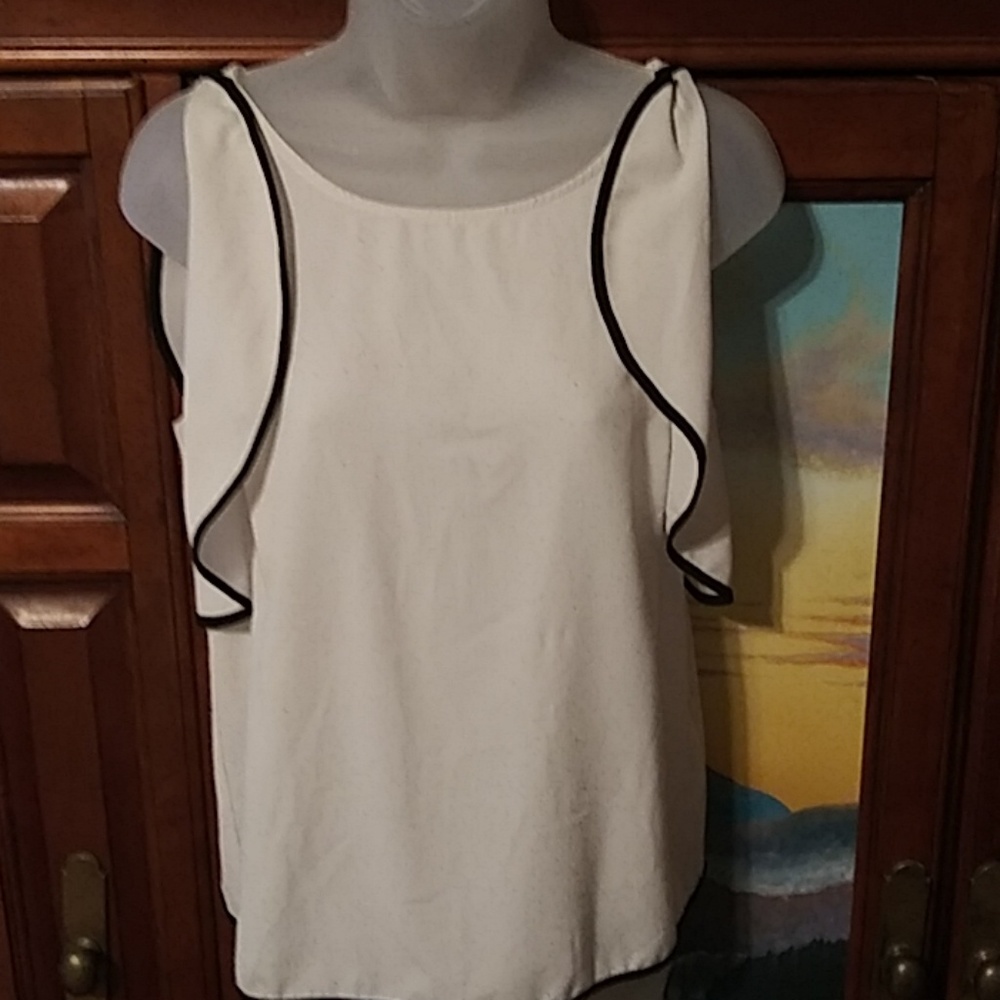 Sleeveless shirt